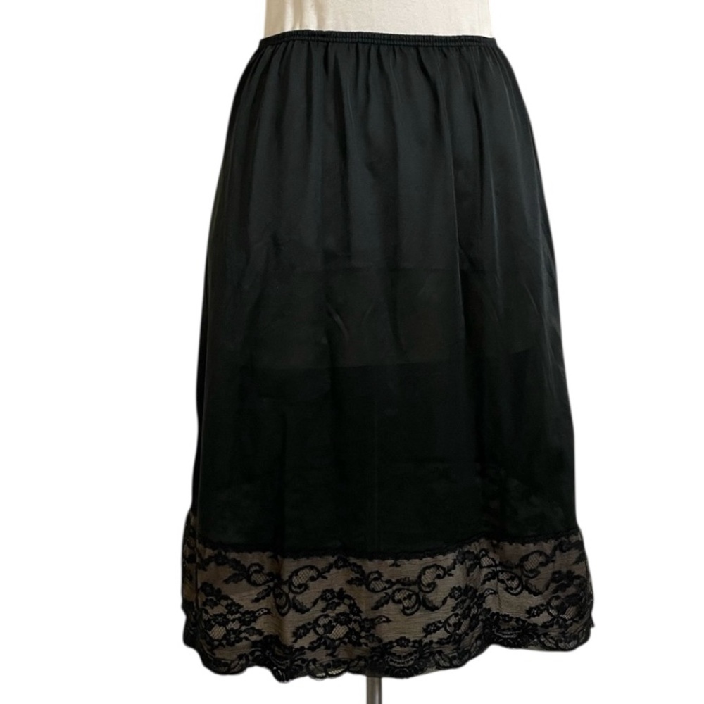 Vintage 70s Pembroke Black Lace Trim Half Slip Size Small - Picture 1 of 12